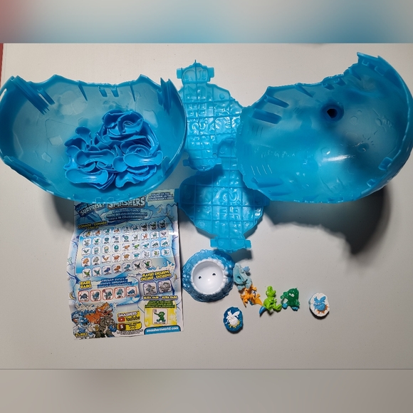 Zuru Smashers Dino Ice Age Surprise! Egg Holder, Eggs, and Figures - Picture 5 of 5